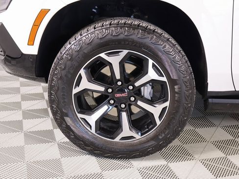 Used 2025 GMC Yukon XL AT4 w/ AT4 Premium Package image 19