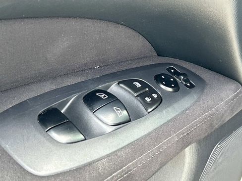 Used 2014 Nissan Pathfinder SV AWD/4WD image 18