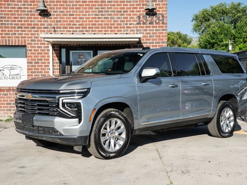 Used 2025 Chevrolet Suburban Premier AWD/4WD image 1