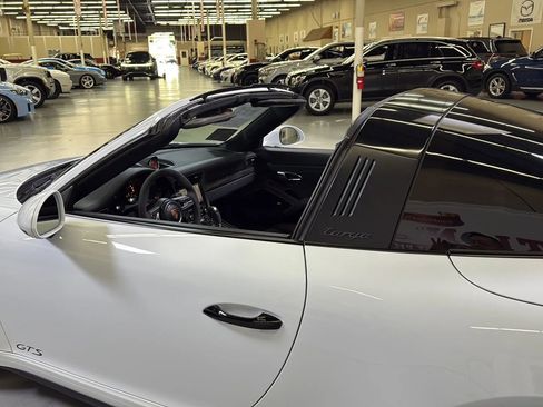 Used 2019 Porsche 911 Targa 4 GTS image 17