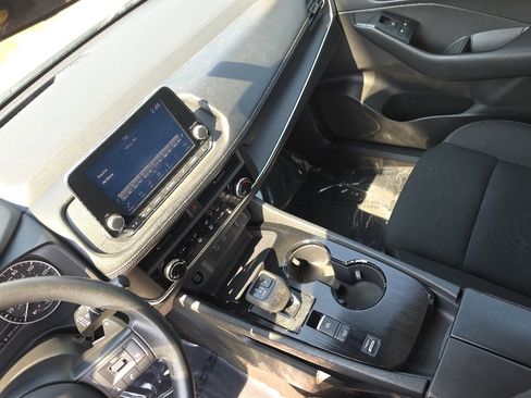 Used 2024 Nissan Rogue S FWD image 10
