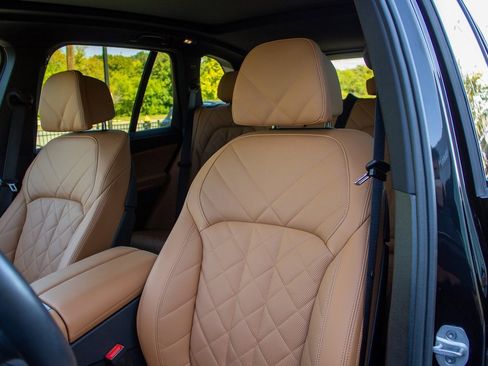 Used 2025 BMW X5 M60i w/ Climate Comfort Package image 12