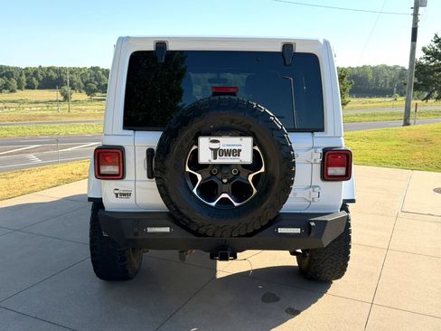 Used 2023 Jeep Wrangler Unlimited Rubicon AWD/4WD image 5