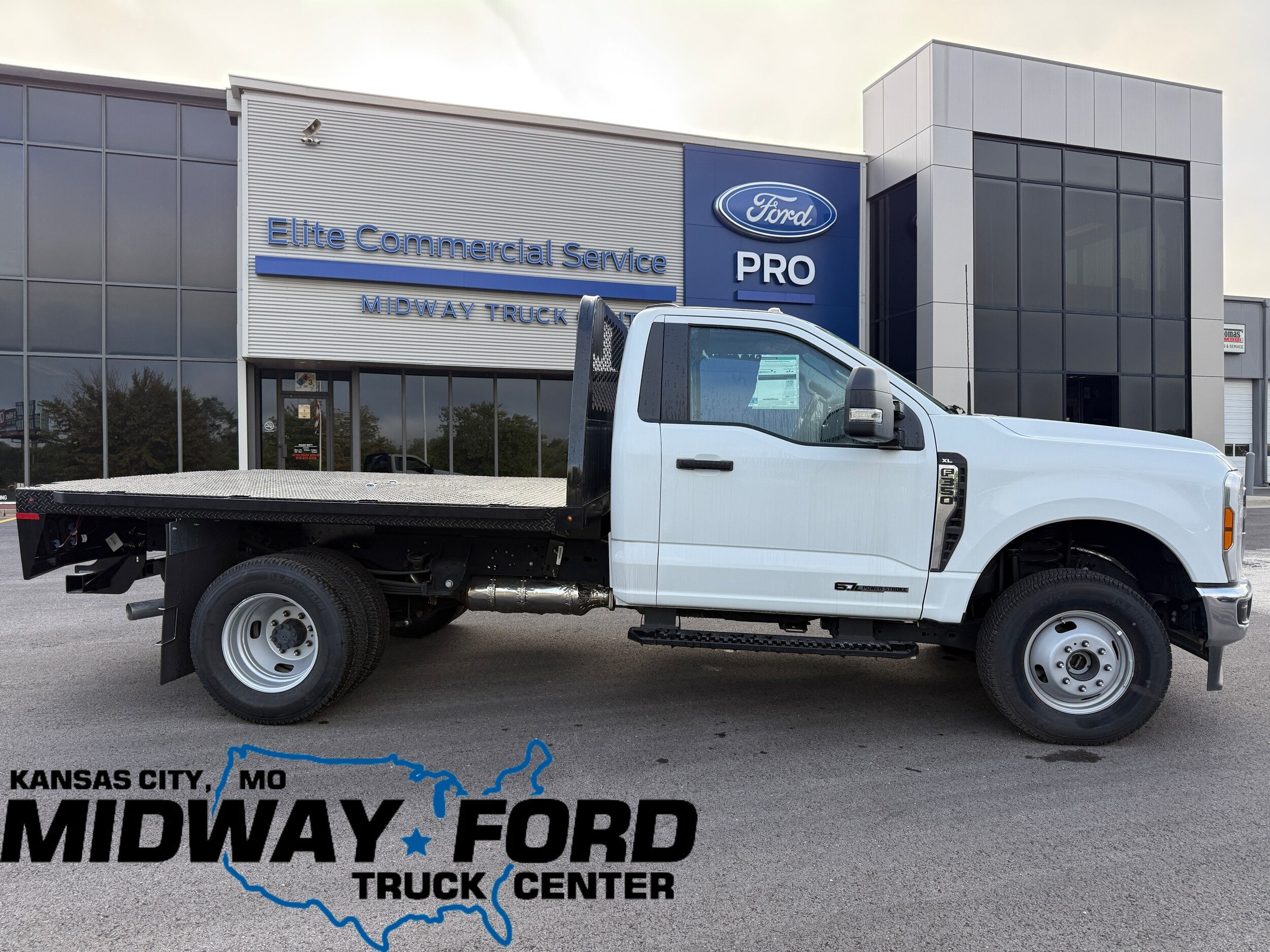 New 2025 Ford F350 4x4 Regular Cab DRW Super Duty image 1