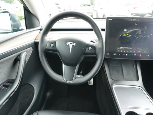 Used 2023 Tesla Model Y Performance AWD/4WD image 16