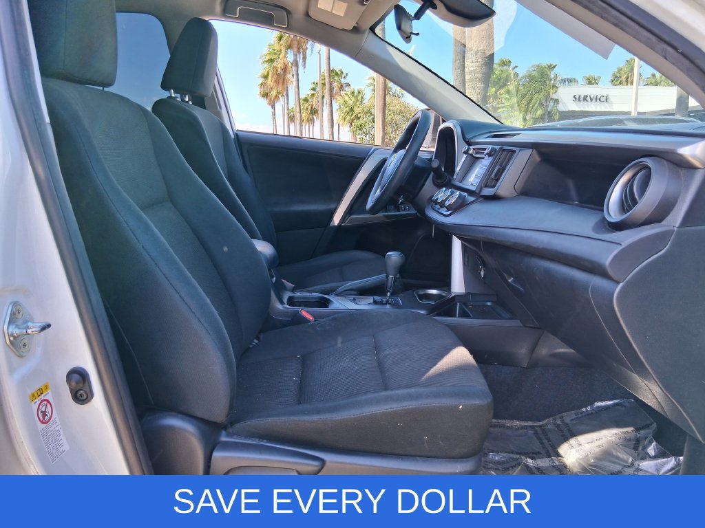 Used 2018 Toyota RAV4 LE FWD image 15