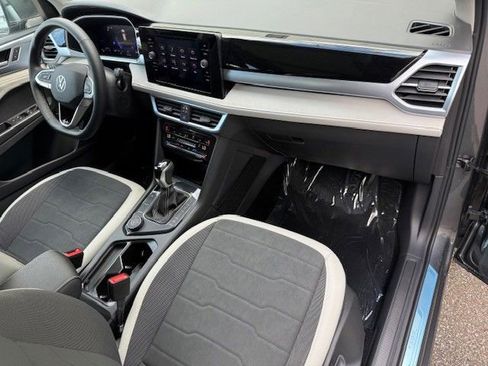 New 2025 Volkswagen Taos SE image 17