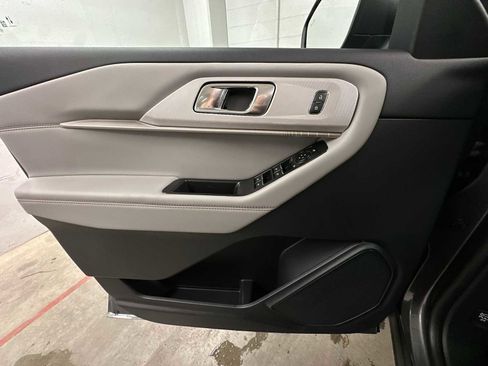 New 2026 Ford Explorer Active w/ Active Comfort Package image 18