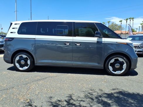 Used 2025 Volkswagen ID. Buzz Pro S RWD image 8