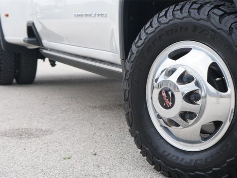 Used 2022 GMC Sierra 3500 Denali w/ Denali Ultimate Package AWD/4WD image 2