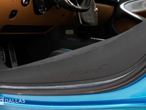 Used 2023 McLaren Artura image 21