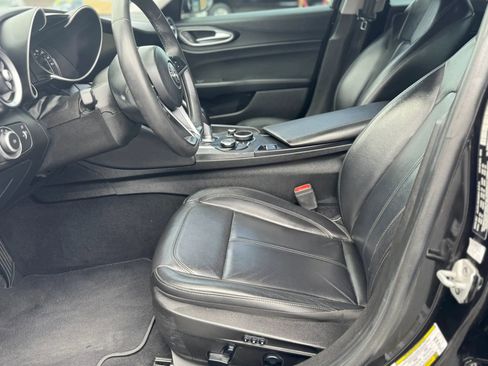 Used 2019 Alfa Romeo Giulia w/ Nero Edizione RWD image 13