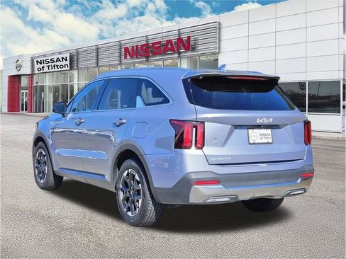 Used 2024 Kia Sorento S image 6