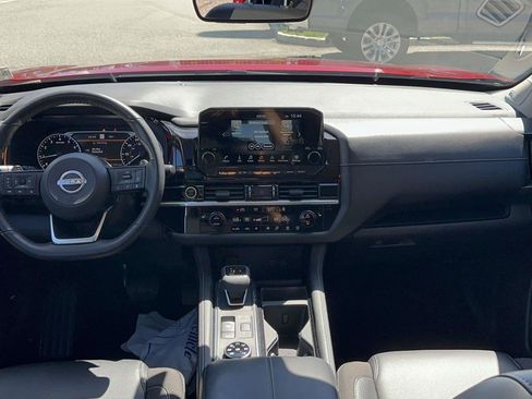 Used 2023 Nissan Pathfinder SL w/ SL Premium Package AWD/4WD image 13