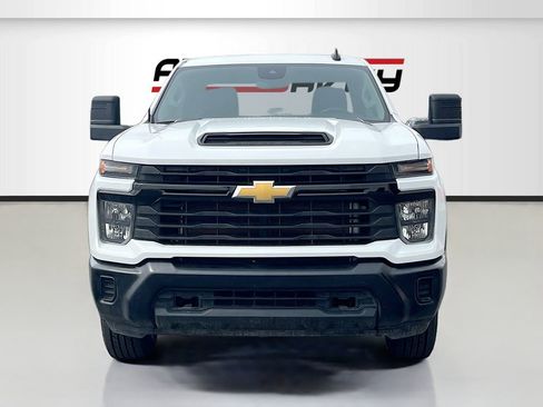 Used 2024 Chevrolet Silverado 2500 W/T AWD/4WD image 2