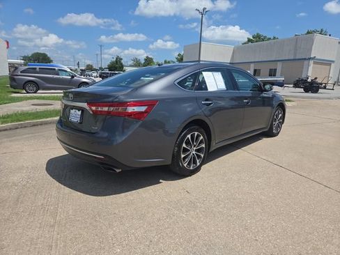 Used 2017 Toyota Avalon XLE FWD image 3