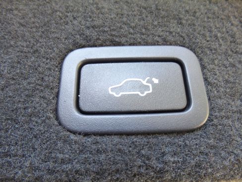 Used 2008 Volvo XC70 3.2 image 36