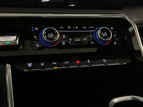 Used 2024 GMC Sierra 3500 Denali w/ Technology Package image 19