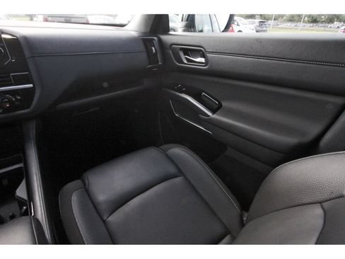 Certified 2025 Nissan Pathfinder SL FWD image 14