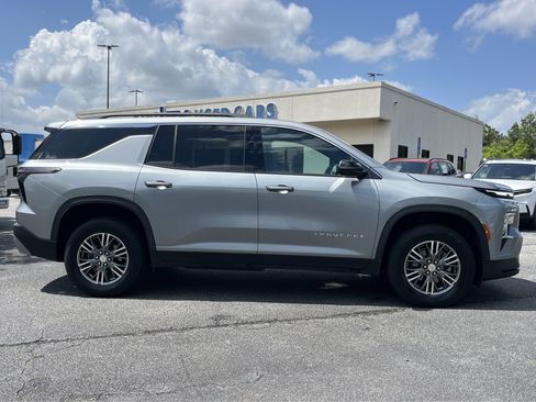 Used 2024 Chevrolet Traverse LT AWD/4WD image 29