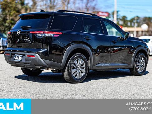 Used 2024 Nissan Pathfinder SV FWD image 7