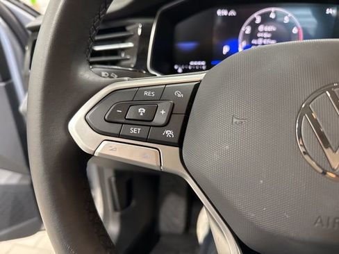Certified 2025 Volkswagen Jetta SE FWD image 12