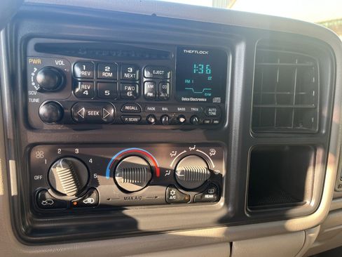 Used 2000 Chevrolet Tahoe LS w/ LS Preferred Equipment Group image 16