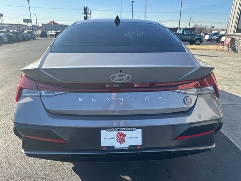 Used 2025 Hyundai Elantra SEL FWD image 8