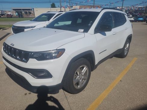 Used 2024 Jeep Compass Latitude AWD/4WD image 1