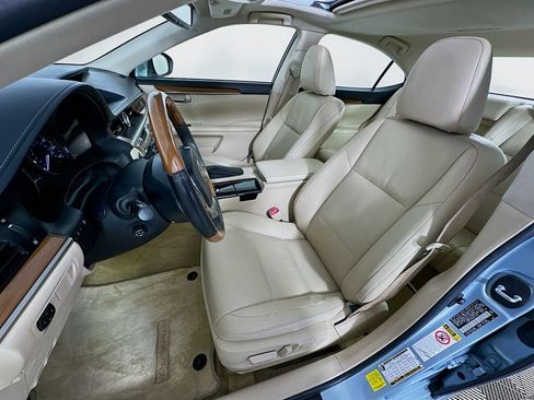 Used 2014 Lexus ES 300h w/ Luxury Package w/Bamboo Trim FWD image 21