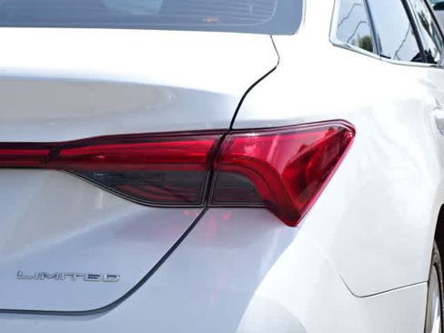 Used 2019 Toyota Avalon Limited w/ Advanced Safety Package FWD image 12