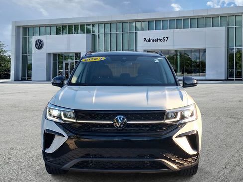 Certified 2024 Volkswagen Taos SE FWD image 2
