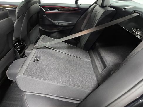 Used 2021 BMW 530e xDrive w/ M Sport Package image 39