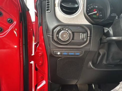 Used 2025 Jeep Wrangler Unlimited Sahara image 14