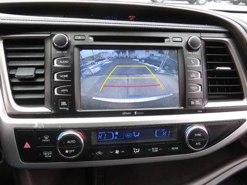 Used 2015 Toyota Highlander Limited Platinum AWD/4WD image 18