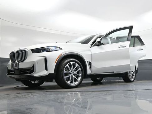 Used 2025 BMW X5 xDrive40i AWD/4WD image 41