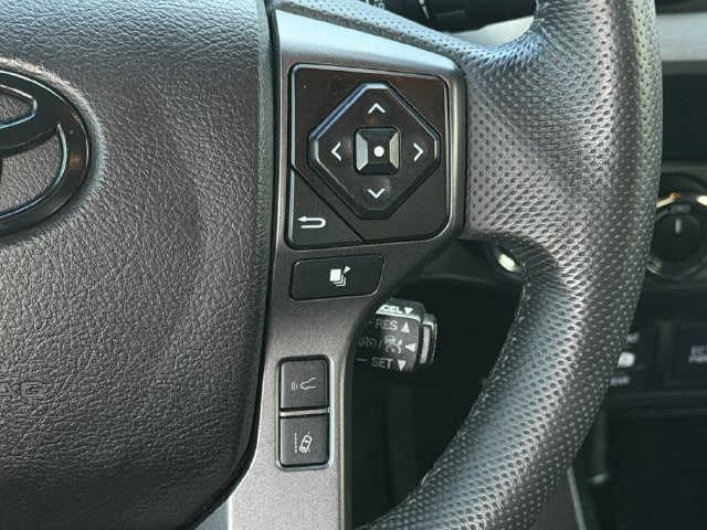 Used 2022 Toyota Tacoma TRD Off-Road AWD/4WD image 13