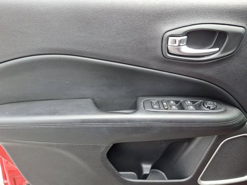 Used 2019 Jeep Compass Latitude image 13