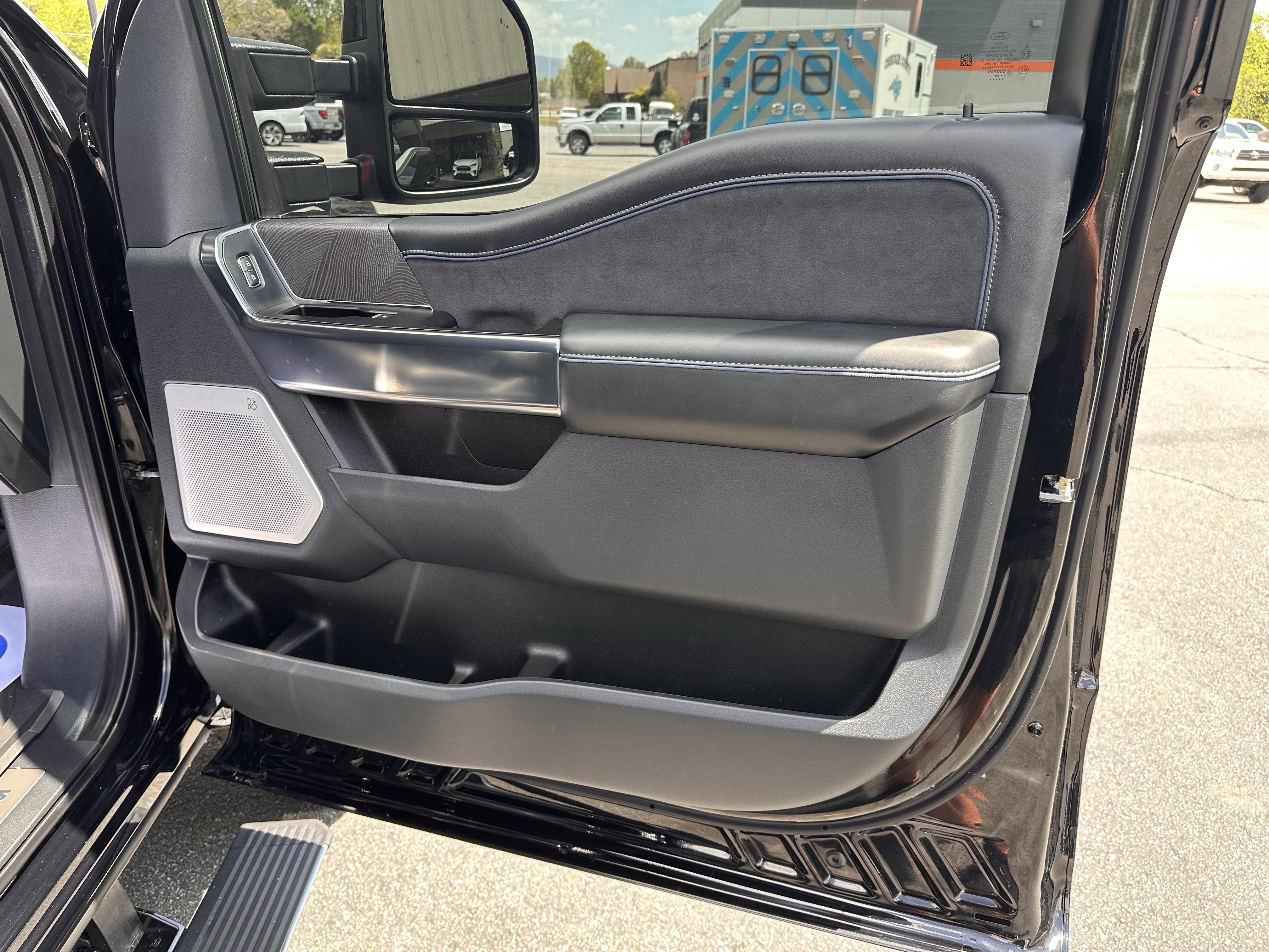 Used 2025 Ford F250 Platinum AWD/4WD image 14