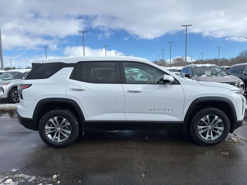 Used 2025 Chevrolet Equinox LT image 4