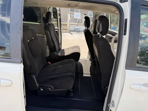 Used 2013 Dodge Grand Caravan SXT w/ UConnect Hands-Free Group FWD image 19