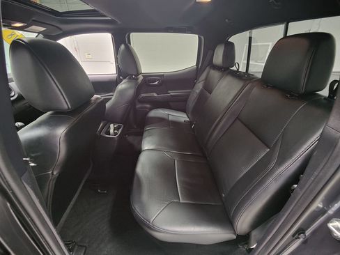 Used 2018 Toyota Tacoma TRD Off-Road w/ TRD Premium Off Road Package AWD/4WD image 48