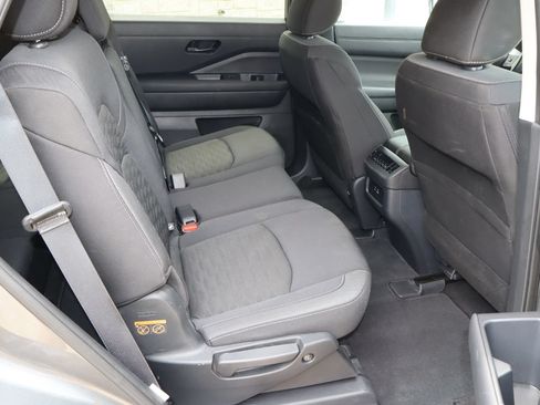 Used 2025 Nissan Pathfinder SV FWD image 18