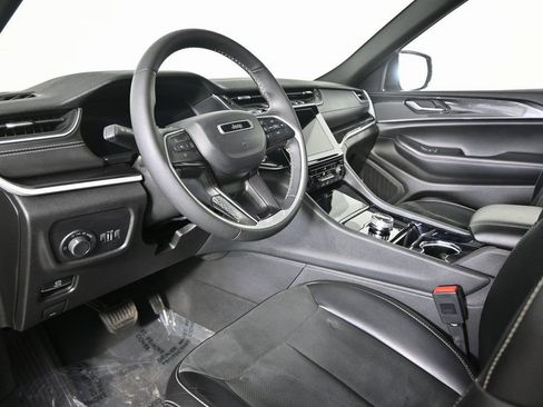 Used 2023 Jeep Grand Cherokee Altitude image 25