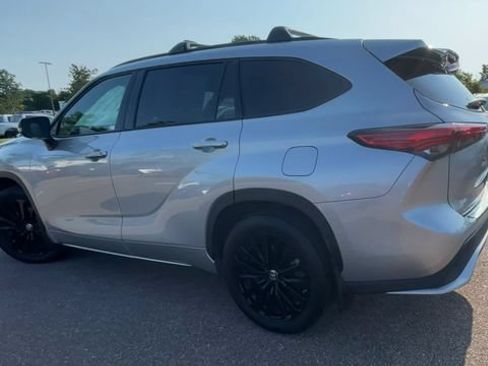 Used 2023 Toyota Highlander XSE AWD/4WD image 4
