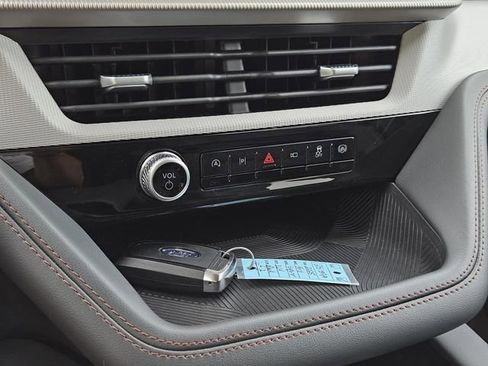 Used 2025 Ford Explorer Active w/ Active Comfort Package image 20