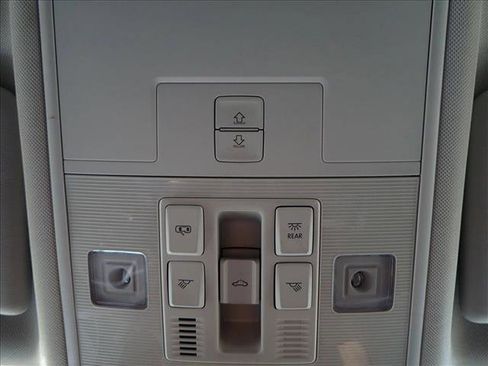 Used 2018 Volkswagen Golf SE image 23