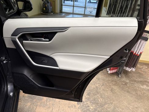 Used 2022 Toyota RAV4 XLE w/ Convenience Package image 20