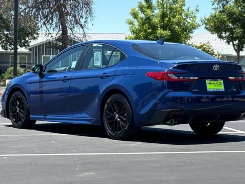 Used 2025 Toyota Camry SE FWD image 3