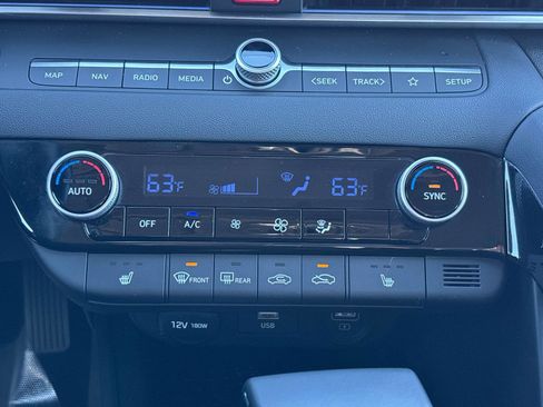 Used 2021 Hyundai Elantra Limited image 25